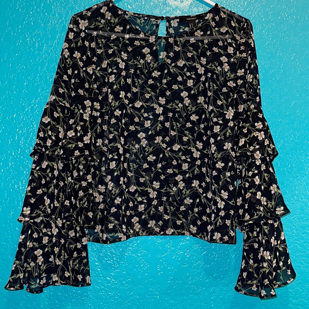 Floral blouse with bell sleeves